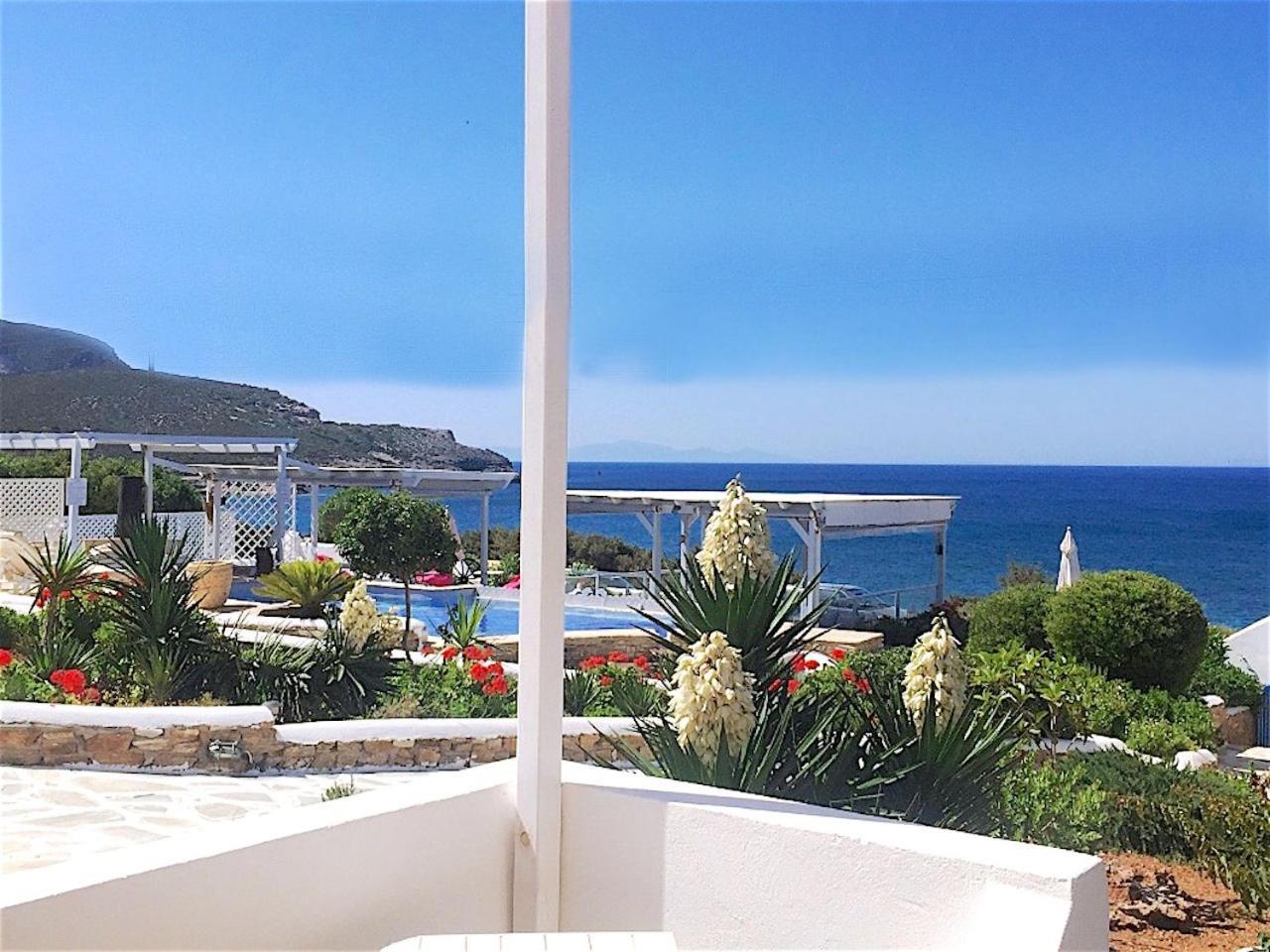 Blue Dolphin Antiparos Villas And Suites Agios Georgios  エクステリア 写真