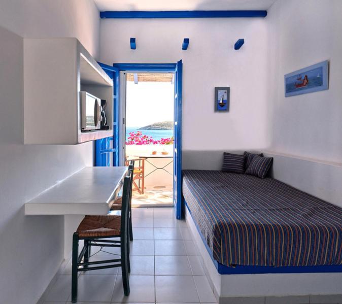 Blue Dolphin Antiparos Villas And Suites Agios Georgios  エクステリア 写真