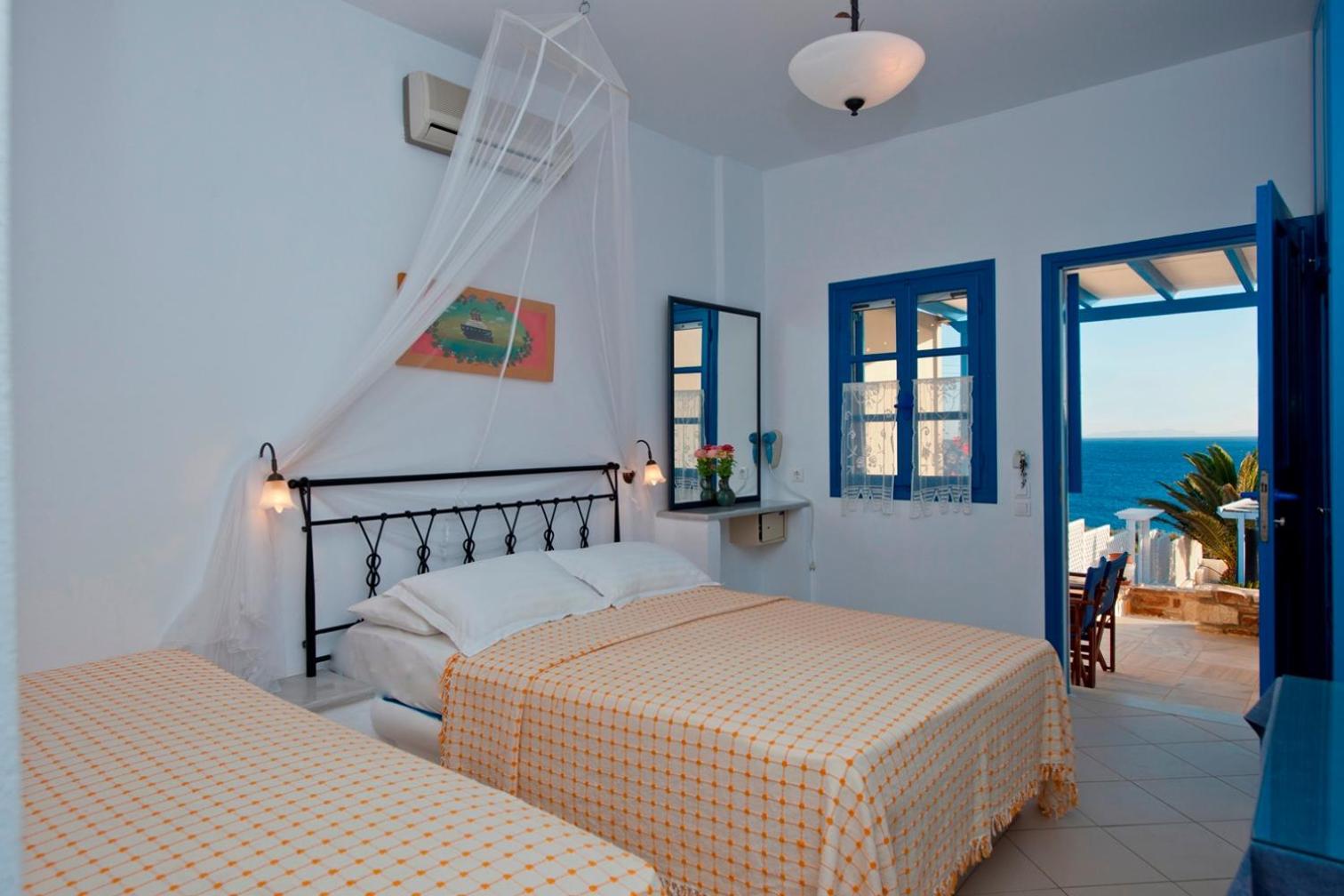 Blue Dolphin Antiparos Villas And Suites Agios Georgios  エクステリア 写真