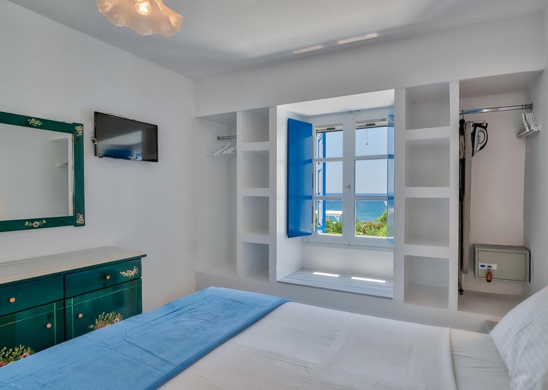 Blue Dolphin Antiparos Villas And Suites Agios Georgios  エクステリア 写真